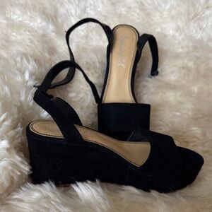 Classy Splendid Strappy Wedge Black
